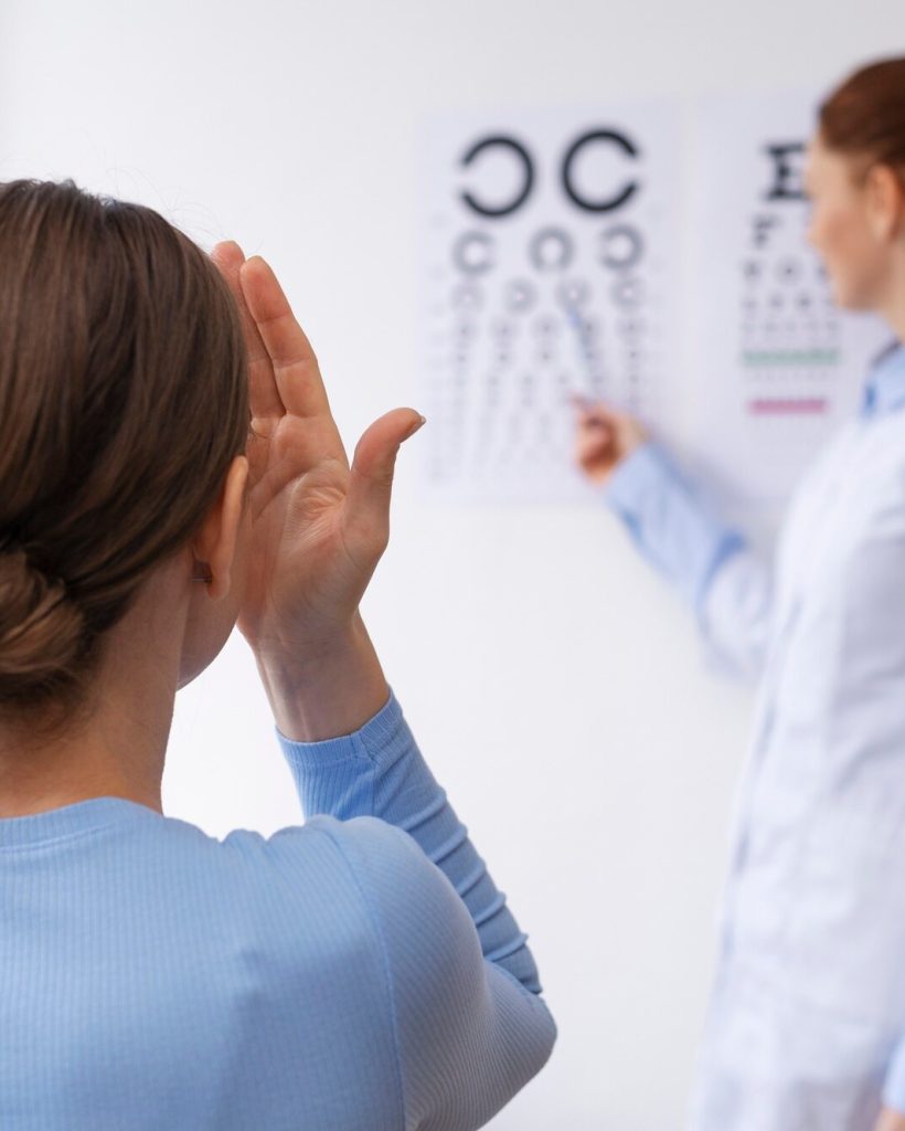 doctor-testing-patient-eyesight_23-2149230022